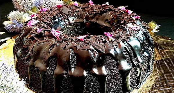 طرز تهیه کیک شکلاتی خوشمزه و مخصوص کافی شاپی در خانه